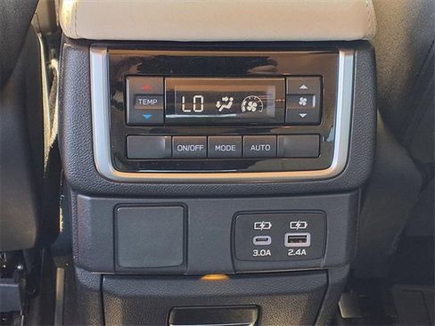 Used 2024 Subaru Ascent Premium w/ Convenience Package image 10