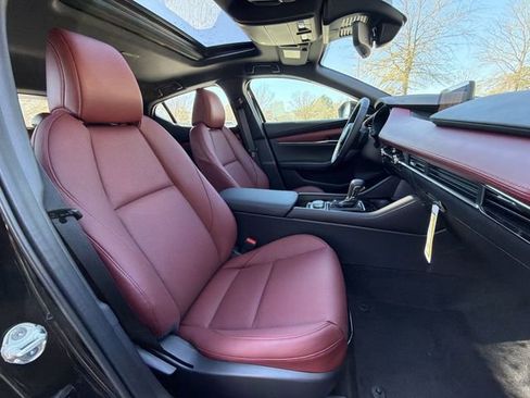New 2026 MAZDA MAZDA3 Hatchback w/Premium Plus Pkg image 27