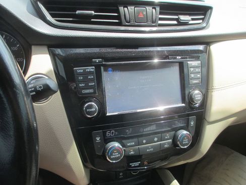 Used 2017 Nissan Rogue SL w/ SL Premium Package image 27