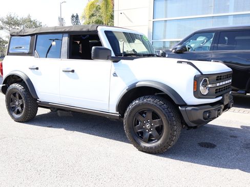 Used 2022 Ford Bronco Black Diamond image 10