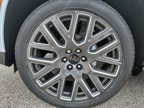 New 2026 GMC Yukon Denali Ultimate w/ LPO, Floor Liner Package AWD/4WD image 21