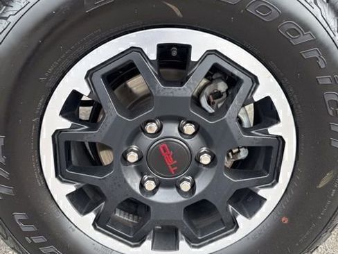 Certified 2025 Toyota Tacoma TRD Off-Road image 10