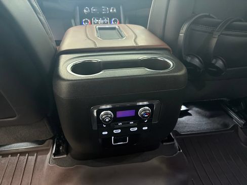 Used 2024 GMC Yukon Denali Ultimate AWD/4WD image 15