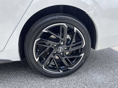 New 2026 Nissan Sentra SR w/ Floor Mat Package FWD image 7