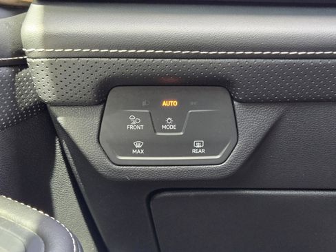 Used 2024 Volkswagen Atlas SE image 30