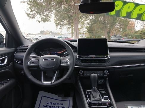 New 2026 Jeep Compass Latitude image 7