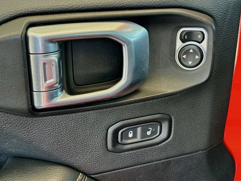 Used 2020 Jeep Wrangler Unlimited Sahara AWD/4WD image 18