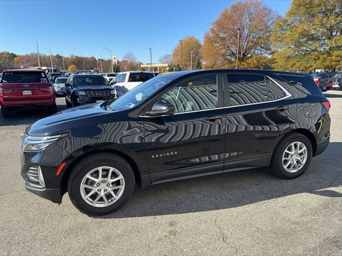Used 2023 Chevrolet Equinox LT image 2