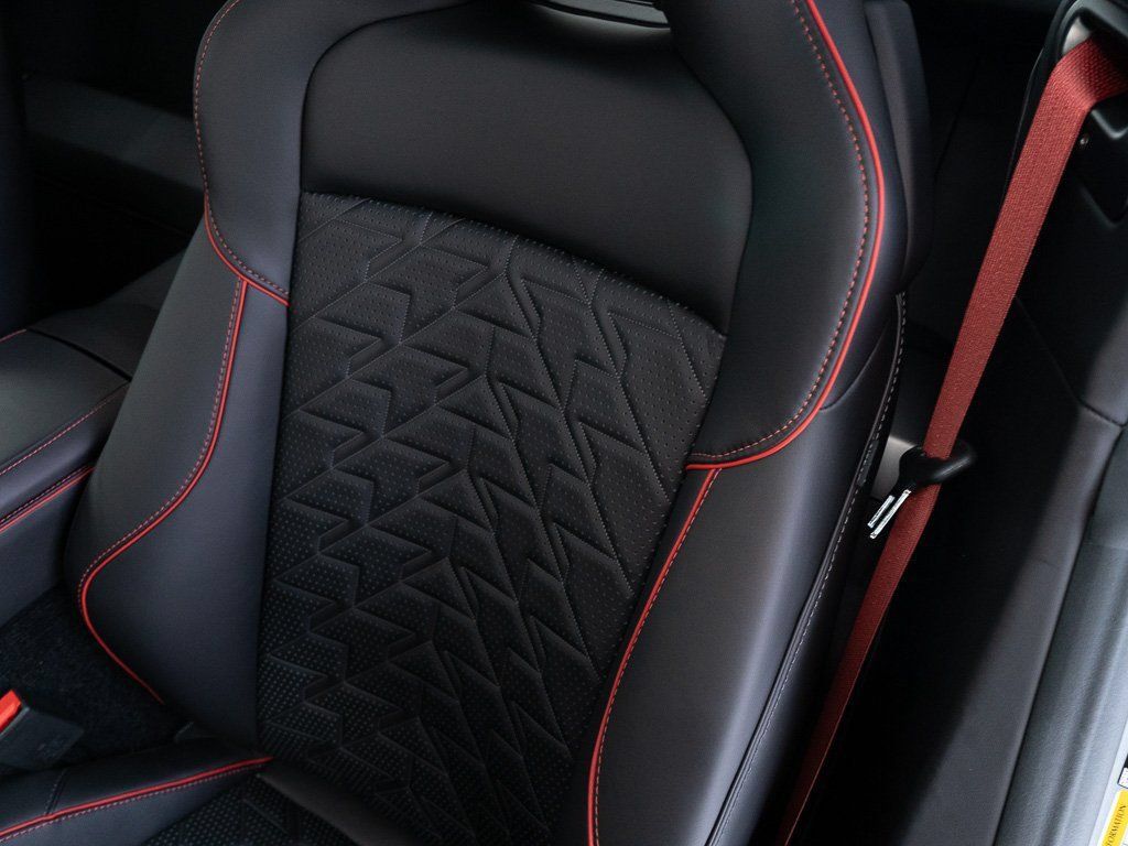 Used 2025 Aston Martin Vanquish RWD image 19