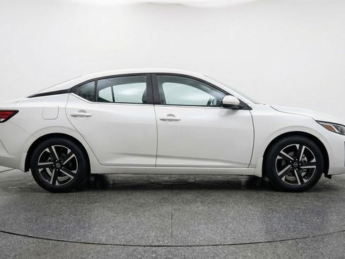 Used 2025 Nissan Sentra SV FWD image 8