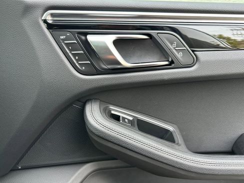 Used 2025 Porsche Macan image 19