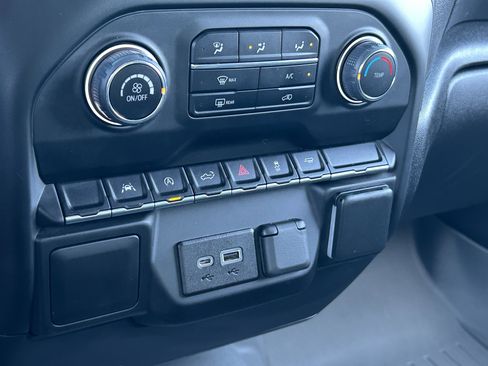 Used 2022 Chevrolet Silverado 1500 Custom image 26