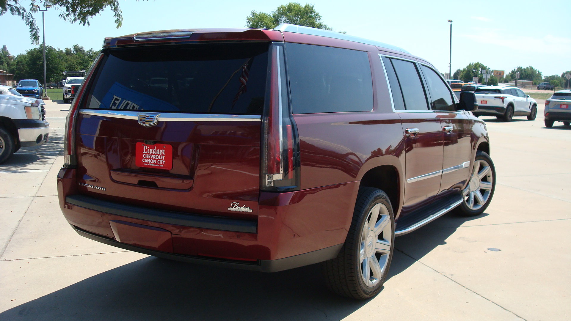 Used 2020 Cadillac Escalade ESV Premium Luxury AWD/4WD image 4