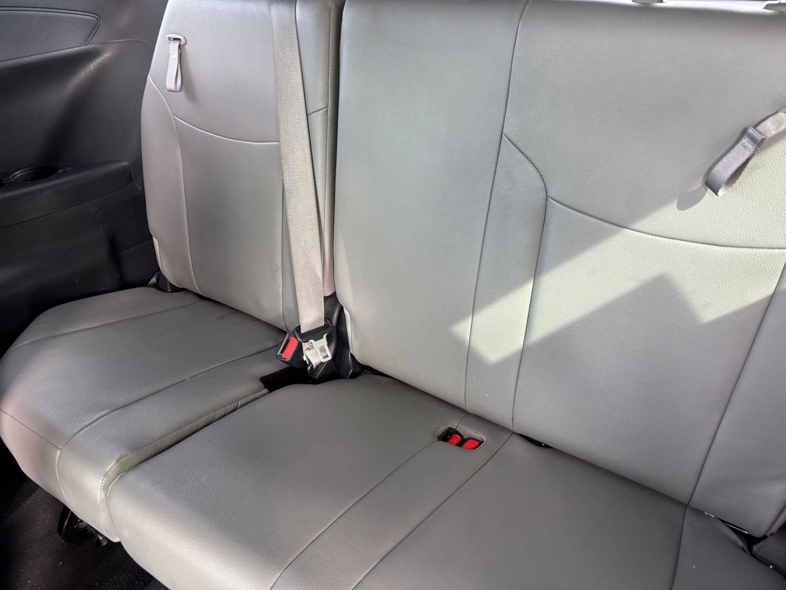 Used 2025 Toyota Sienna XLE FWD image 30