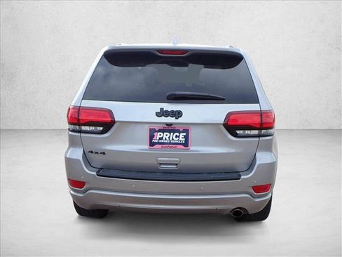 Used 2018 Jeep Grand Cherokee Altitude image 3