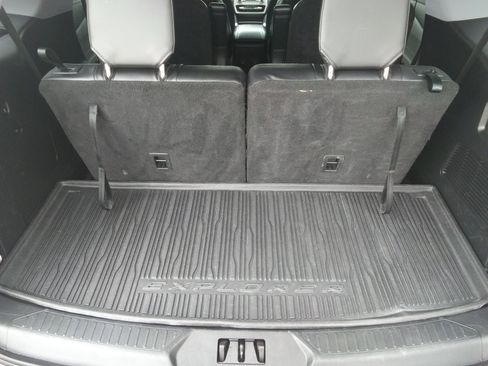Used 2022 Ford Explorer XLT w/ XLT Sport Appearance Package AWD/4WD image 8