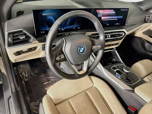 Used 2023 BMW i4 eDrive40 RWD image 9