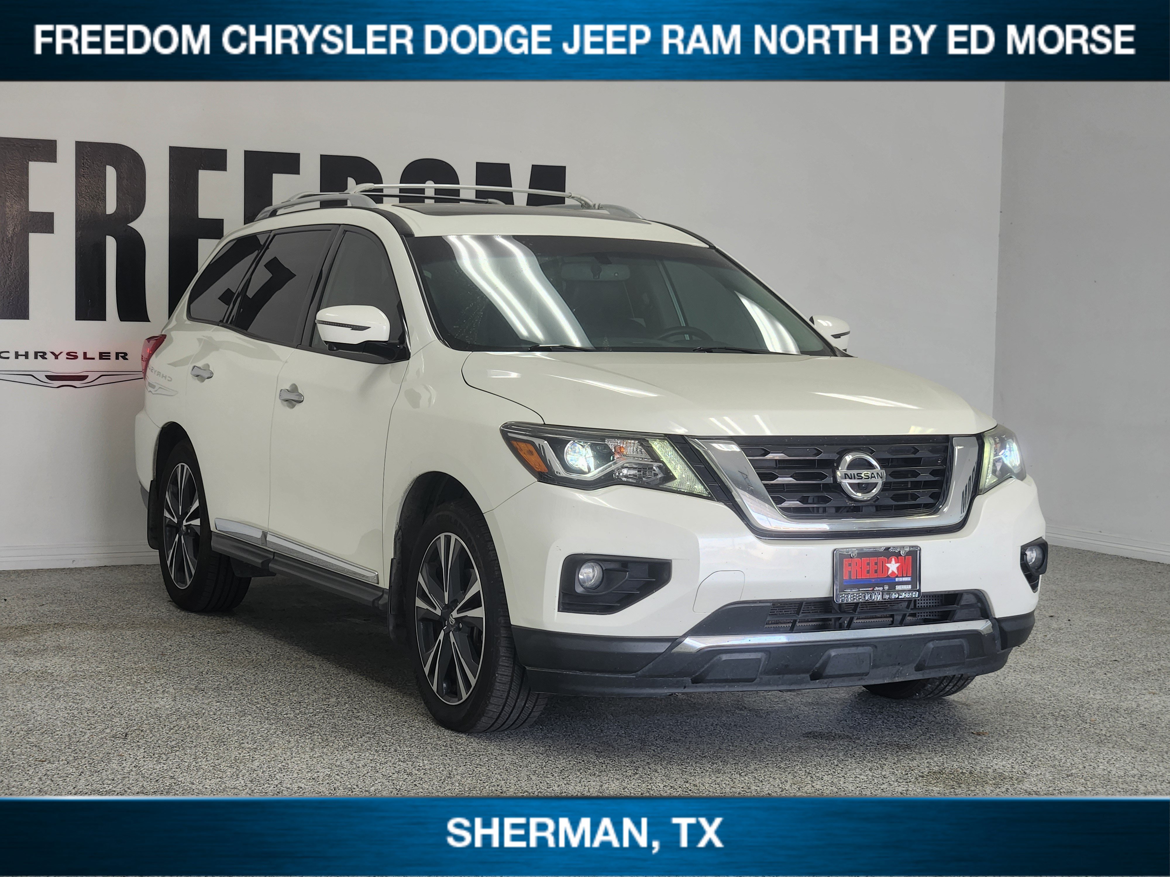 Used 2020 Nissan Pathfinder Platinum w/ Cargo Package AWD/4WD image 2