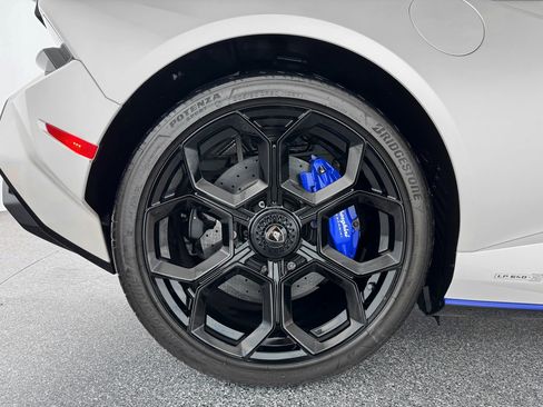 Used 2023 Lamborghini Huracan Tecnica image 35