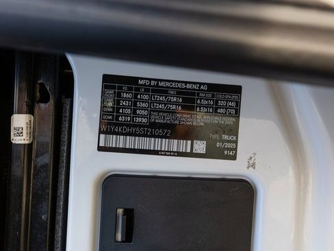 Used 2025 Mercedes-Benz Sprinter 2500 image 30