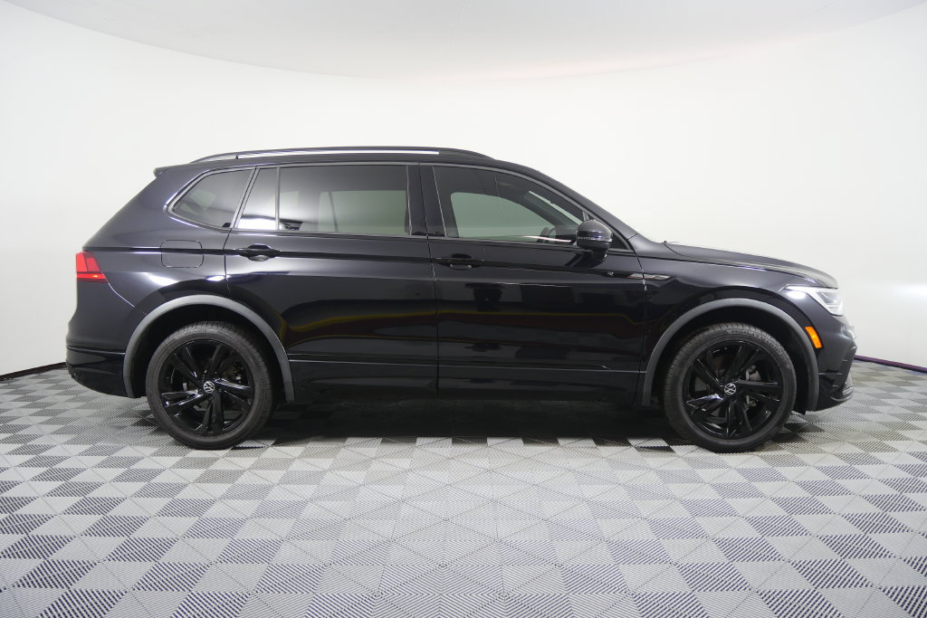 Used 2023 Volkswagen Tiguan SE R-Line FWD image 3