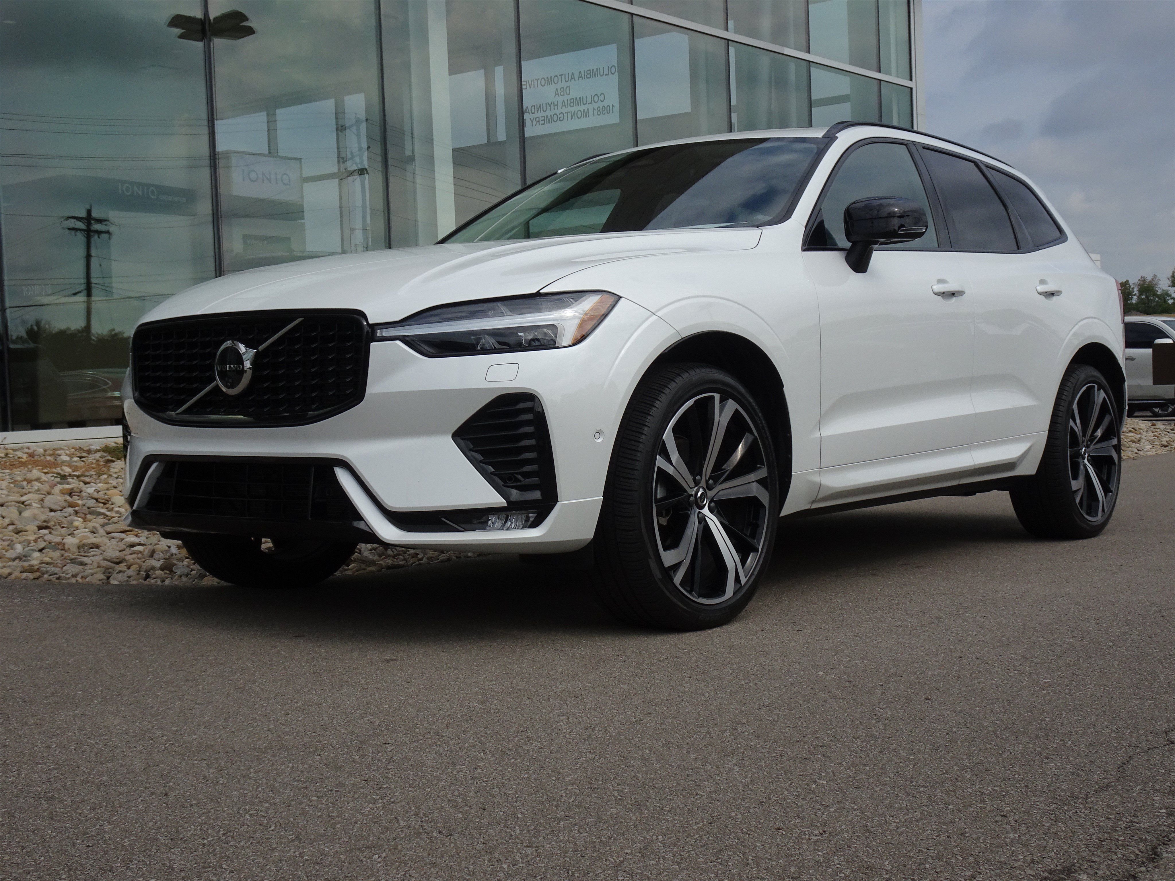 Used 2025 Volvo XC60 B5 Ultra w/ Protection Package Premier AWD/4WD image 1