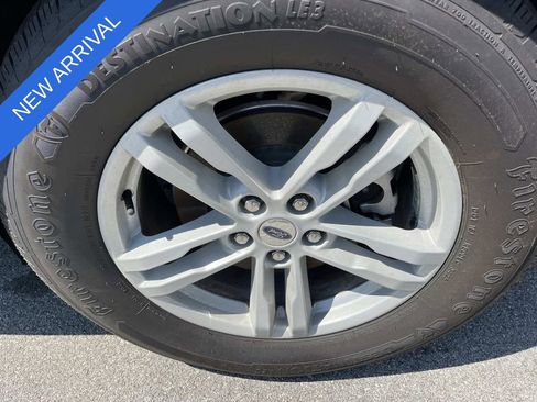 Used 2024 Ford Explorer XLT w/ Equipment Group 202A image 10