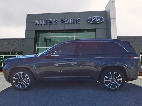 Used 2022 Jeep Grand Cherokee Overland w/ Luxury Tech Group IV image 4