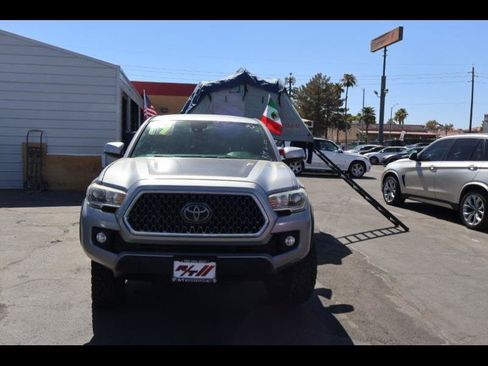 Used 2019 Toyota Tacoma TRD Off-Road AWD/4WD image 2