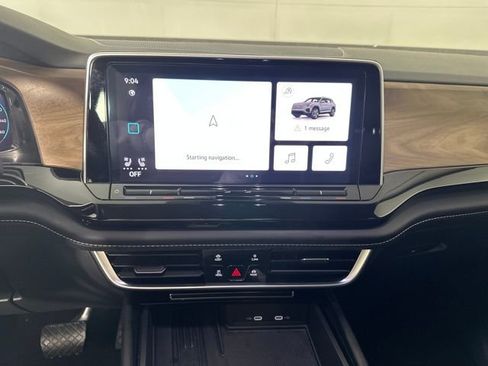 Used 2025 Volkswagen Atlas SE image 21