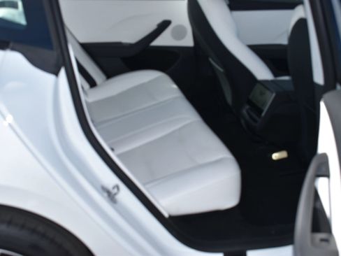 Used 2025 Tesla Model 3 Long Range RWD image 13