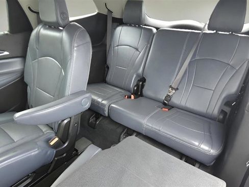 Used 2018 Buick Enclave Essence AWD/4WD image 22