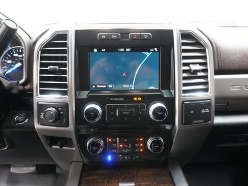 Used 2017 Ford F250 Platinum w/ FX4 Off-Road Package AWD/4WD image 23