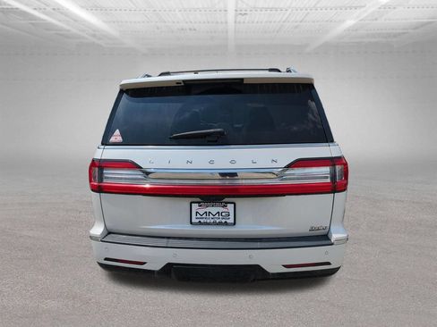 Used 2018 Lincoln Navigator Select w/ Technology Package RWD image 15