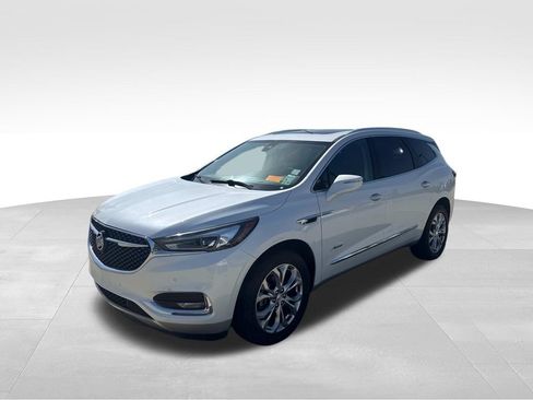 Used 2018 Buick Enclave Avenir w/ Avenir Technology Package FWD image 3