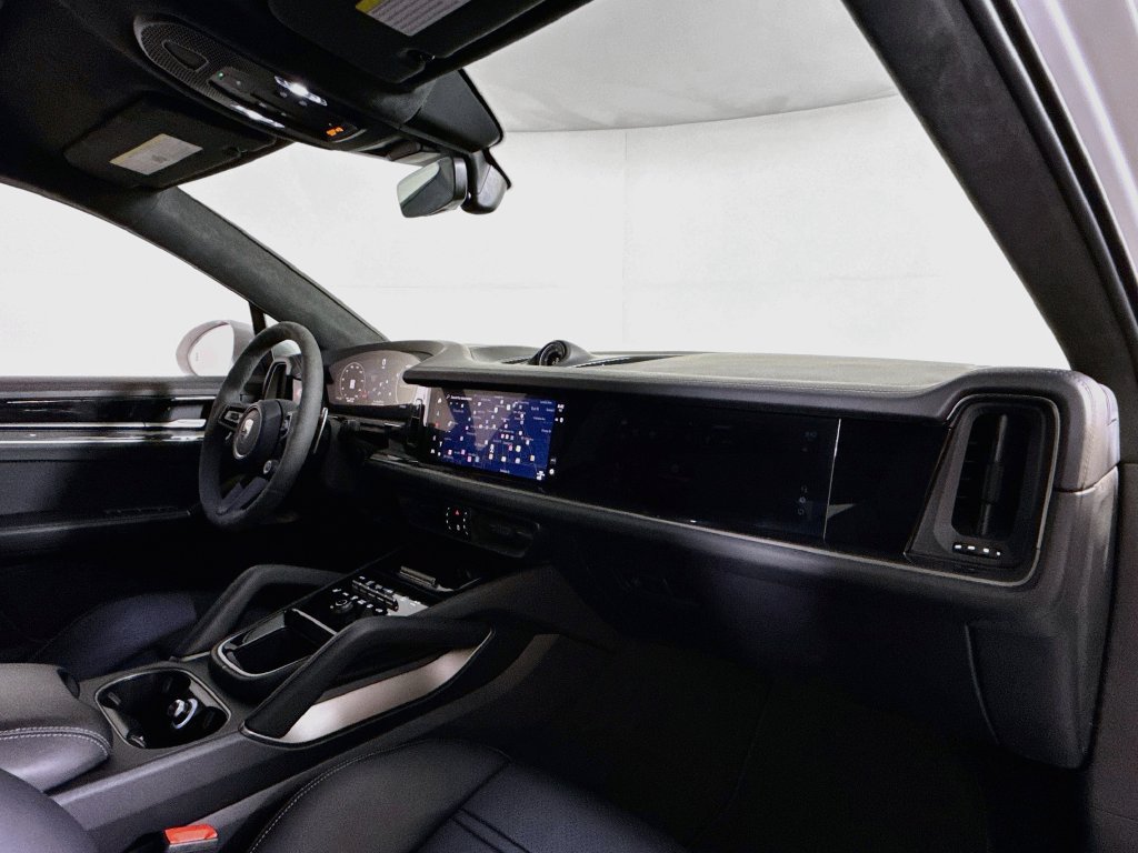 Certified 2025 Porsche Cayenne Turbo AWD/4WD image 17