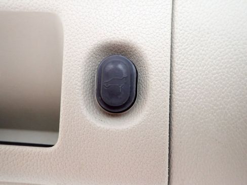 Used 2017 GMC Yukon Denali w/ Open Road Package image 19