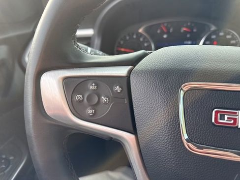 Used 2023 GMC Acadia SLT image 17