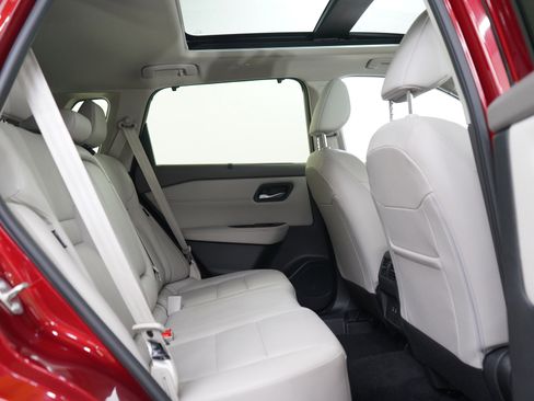 Used 2025 Nissan Rogue SV w/ SV Premium Package AWD/4WD image 12