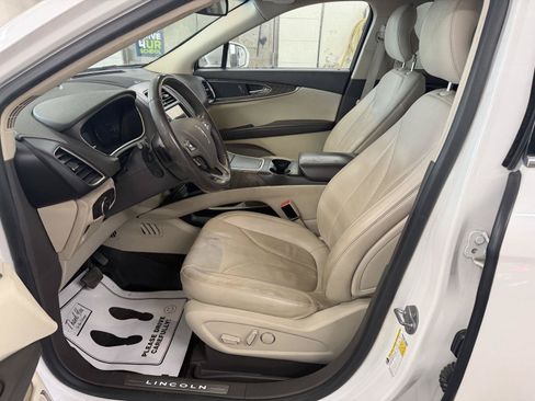 Used 2016 Lincoln MKX Reserve w/ Driver Assistance Package FWD image 13
