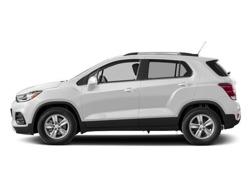Used 2018 Chevrolet Trax LT w/ Sun & Sound Package AWD/4WD image 3