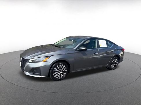 Used 2025 Nissan Altima 2.5 SV image 8