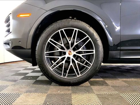 Certified 2025 Porsche Cayenne image 11