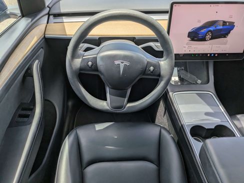 Used 2024 Tesla Model Y Long Range AWD/4WD image 15