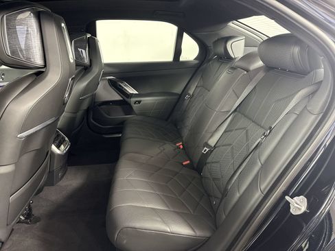 Used 2023 BMW i7 xDrive60 AWD/4WD image 21