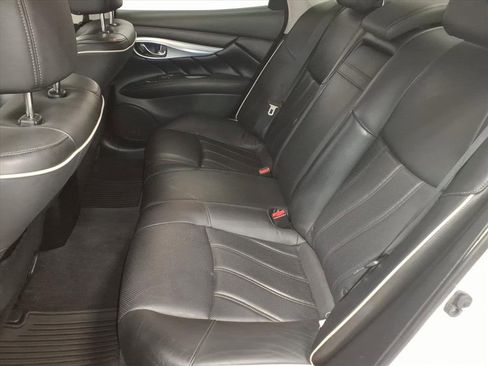 Used 2019 INFINITI Q70 Luxe image 20