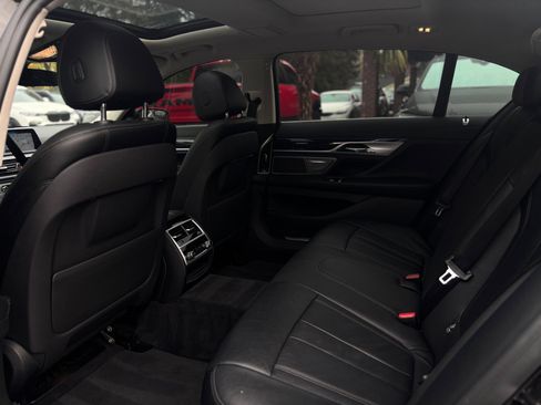 Used 2018 BMW 740i image 24