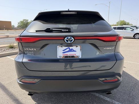 Used 2021 Toyota Venza LE w/ Carpet Mat Package (TMS) AWD/4WD image 4