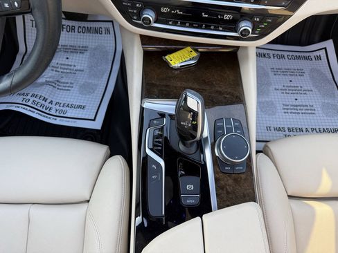 Used 2020 BMW 530i w/ Convenience Package RWD image 30