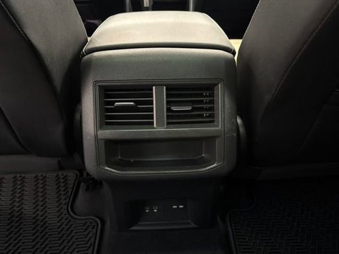 Used 2022 Volkswagen Atlas Cross Sport SE AWD/4WD image 38